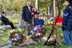 Placing a flag at the headstone