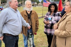 Descendant-Steve-Carter-left-speaking-with-descendant-Donna-Myers.